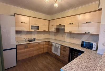 Apartament cu 3 camere semidecomandat în Central - 2