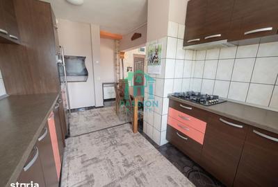 Apartament cu 4 camere în Triaj - 1