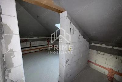 Casă cu 5 camere cu Teren 1800 Mp în Stremț - 4