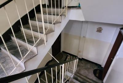 3 CAMERE DECOMANDAT- ETAJ 3- CENTRALA GAZE -BLOC 1981- LOC PARCARE - 34