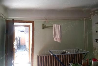 Casă cu 3 camere cu Teren 1960 Mp în Central