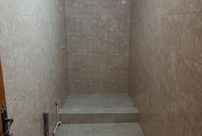 Casă cu 3 camere cu Teren 860 Mp în Pietroasele - 1