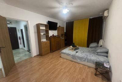 Apartament cu 3 camere semidecomandat, mobilat în Pantelimon
