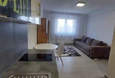 Garsonieră decomandată în Tractorul