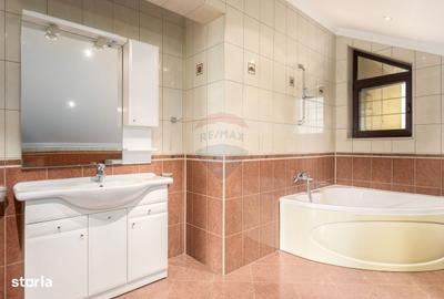 Casă cu 4 camere în Central