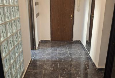 Militari - Orsova, decomandat, etaj 2/4, 76 mp., an c-tie 1989, centrala termica Militari - Orsova, decomandat, etaj 2/4, 76 mp., an c-tie 1989, centrala termica - 9