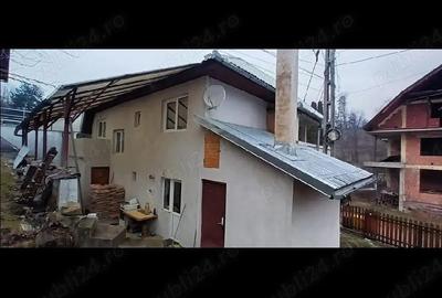 Casă cu Teren 260 Mp în Central - 1