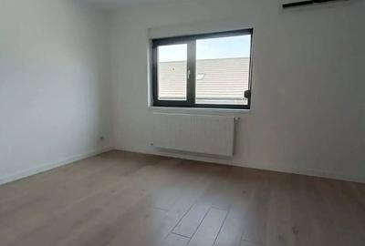 Casă cu 4 camere cu Teren 300 Mp în Central