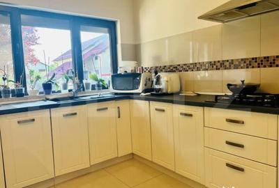 Casă cu 4 camere cu Teren 305 Mp în Dumbrăvița