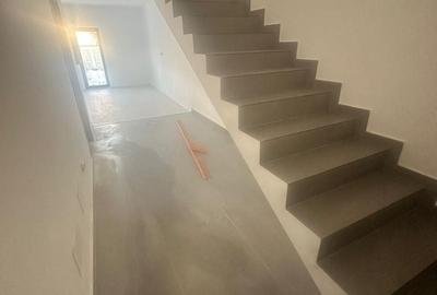 Duplex cu 4 camere cu Canalizare în Central - 16