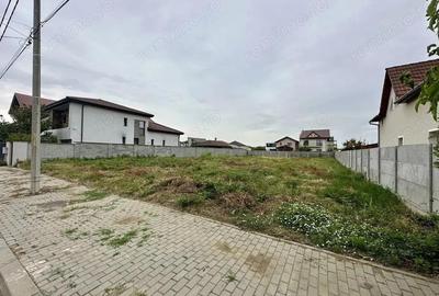 Teren de 930 mp, în Lunei