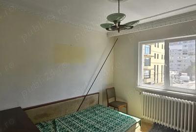 Apartament cu 3 camere semidecomandat în Viziru 1
