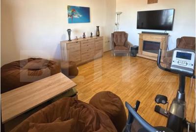 Apartament cu 3 camere decomandat, mobilat în 7 Noiembrie - 8