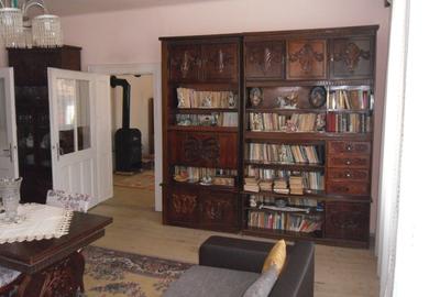 Casa/ gospodarie  saseasca in sat Bunesti, judet Brasov. Pe drumul spre VISCRI. - 9
