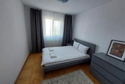 Apartament cu 3 camere semidecomandat în Central - 1