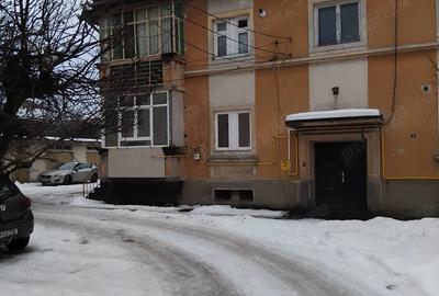 Vand aparrament 3 camere in casa cu 4 apartamente - 1