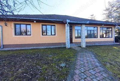 Casă cu Teren 5000 Mp în Central - 2