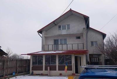 Casă cu 4 camere cu Teren 200 Mp în Ștefănești - 2