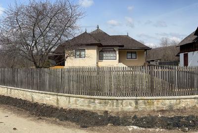 Casă cu 4 camere în Ștefești - 3