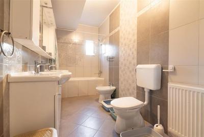 RECO Apartament cu 3 Camere  , Paleu - 11