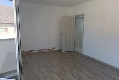 Apartament cu 3 camere decomandat în Progresul - 4