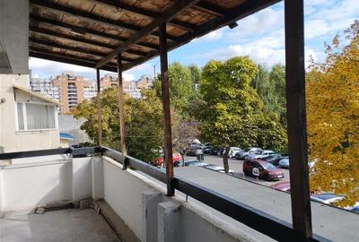 Apartament cu 3 camere decomandat în 9 Mai - 2