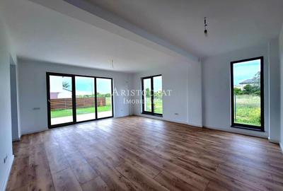 Casă cu 5 camere cu Teren 500 Mp în Ostratu - 2