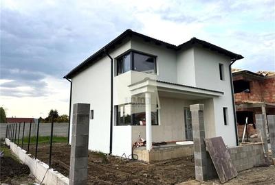 Casă individuală cu 4 camere în Cristian