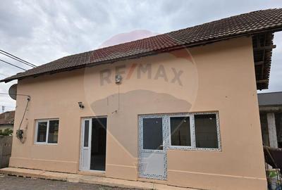 Casă cu 4 camere cu Canalizare în Preajba - 4