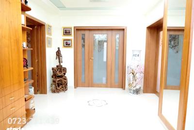 Casă cu 10 camere cu Teren 2500 Mp în Chiajna