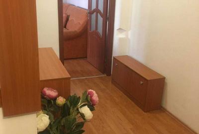 Apartament cu 2 camere decomandat, mobilat în Tractorul