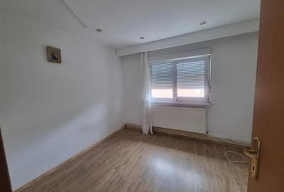 Apartament cu trei camere zona centrala - 6