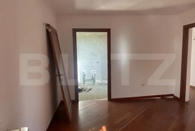 Casă cu 7 camere cu Teren 1300 Mp în Central - 4