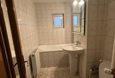 Apartament cu 3 camere decomandat în Buzaului - 3