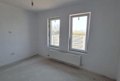 Duplex cu 4 camere cu Canalizare în Parța - 9