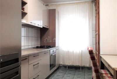 Apartament cu 3 camere decomandat în Traian - 2