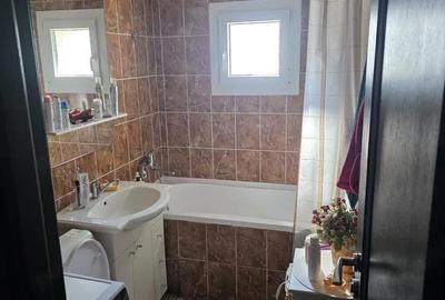 Apartament cu 2 camere decomandat în Carpați 2