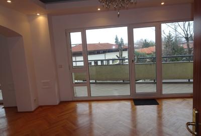 Bloc tip boutique, constr. 2000, parcare subterana si 2 intrari - 3