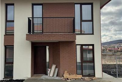 Duplex cu 5 camere cu Canalizare în Chinteni - 4