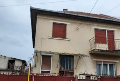 Casă individuală cu 5 camere cu Canalizare în 14 Mai - 1
