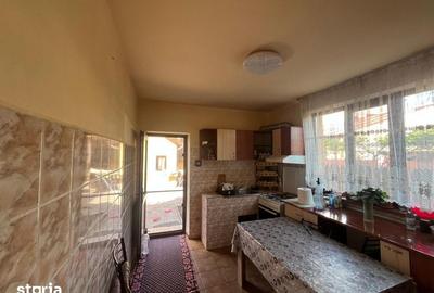 Casă cu 10 camere cu Teren 181 Mp în Rovine - 8