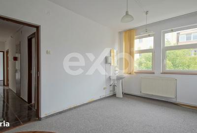 Apartament cu 5 camere decomandat în Astra