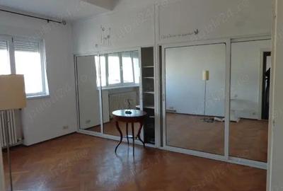 Apartament cu 4 camere, cu o suprafa?a utila de 105 m2, situat intre Pia?a Romana ?i Calea Victoriei - 10