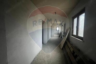 Casă cu Teren 900 Mp în Milcovul - 13