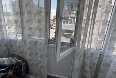 Apartament cu 3 camere semidecomandat în Boldești