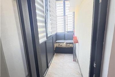 Apartament cu 2 camere semidecomandat, mobilat în Km 5 - 12