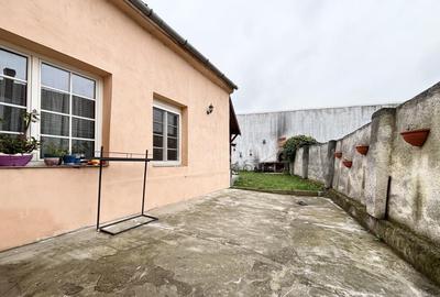 Casa zona centrala - singur #238;n curte - 243 mp - 1