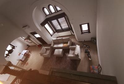 Casă cu 11 camere în P-ța Romană - 2