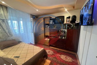Apartament cu 3 camere semidecomandat în Craiovița Nouă - 4