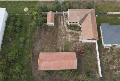 Casă cu 4 camere cu Teren 3600 Mp în Grăniceri - 5